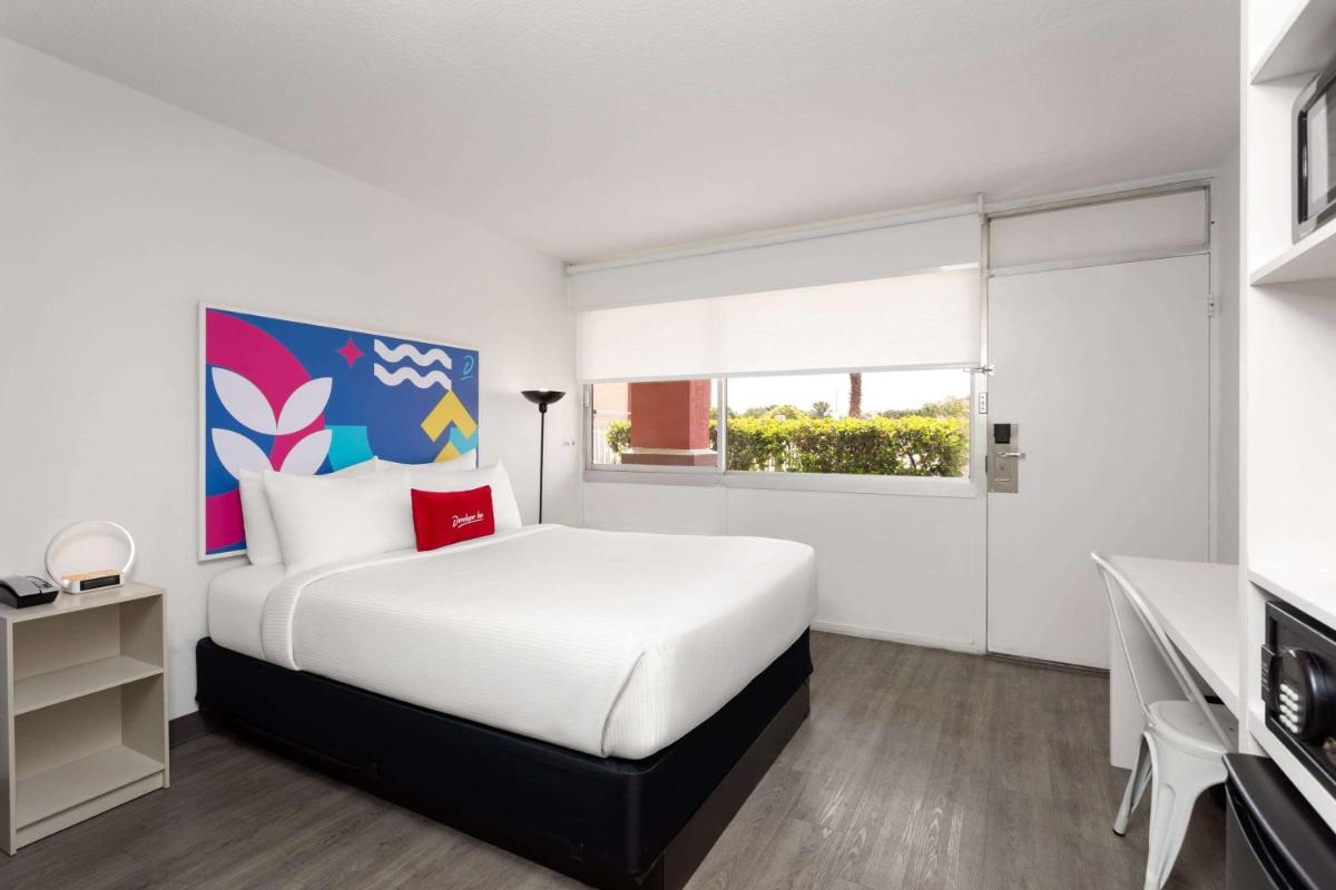 Days Inn by Wyndham Orlando Near Millenia Mall - image 7