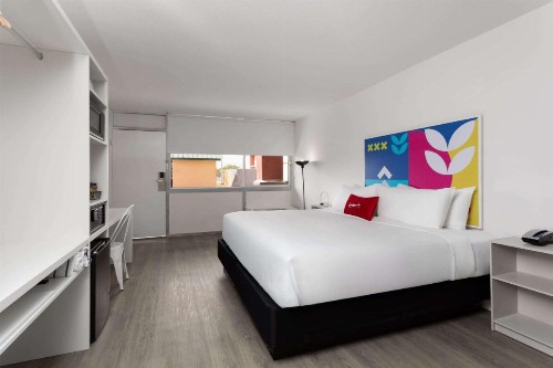 Days Inn by Wyndham Orlando Near Millenia Mall - image 9