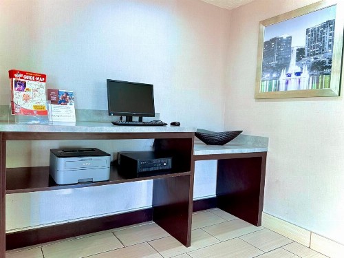 La Quinta by Wyndham Orlando Universal area - image 20