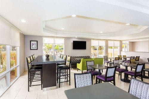 La Quinta by Wyndham Orlando Universal area - image 38