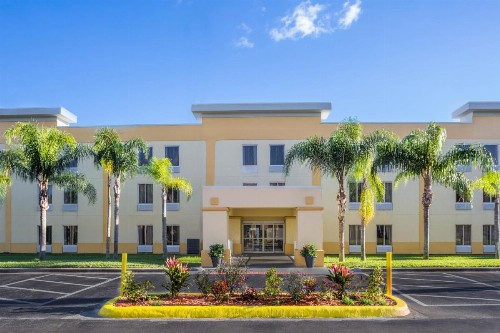 La Quinta by Wyndham Orlando Universal area - image 7