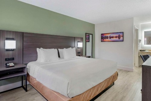 Days Inn & Suites by Wyndham Orlando East UCF Area - image 15
