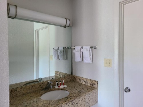 Days Inn & Suites by Wyndham Orlando East UCF Area - image 32