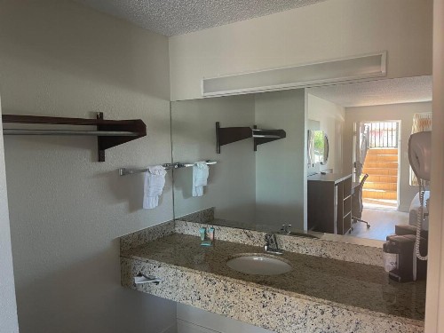 Days Inn & Suites by Wyndham Orlando East UCF Area - image 39