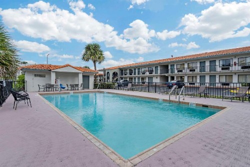 Days Inn & Suites by Wyndham Orlando East UCF Area - image 5