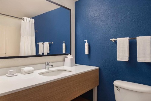 Country Inn & Suites by Radisson Near Universal - image 2