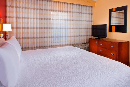 Courtyard by Marriott Orlando Airport - image 13