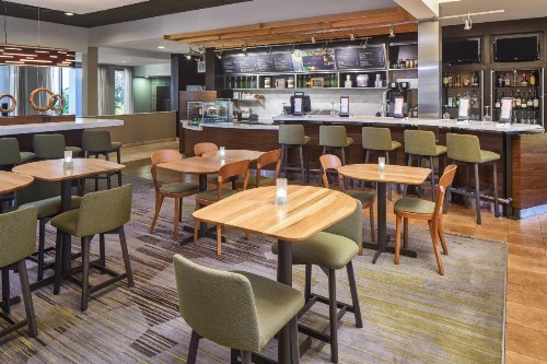 Courtyard by Marriott Orlando Airport - image 17