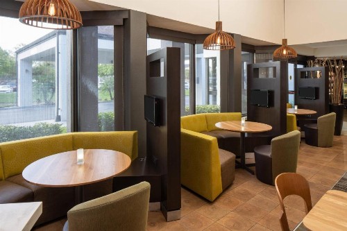 Courtyard by Marriott Orlando Airport - image 19