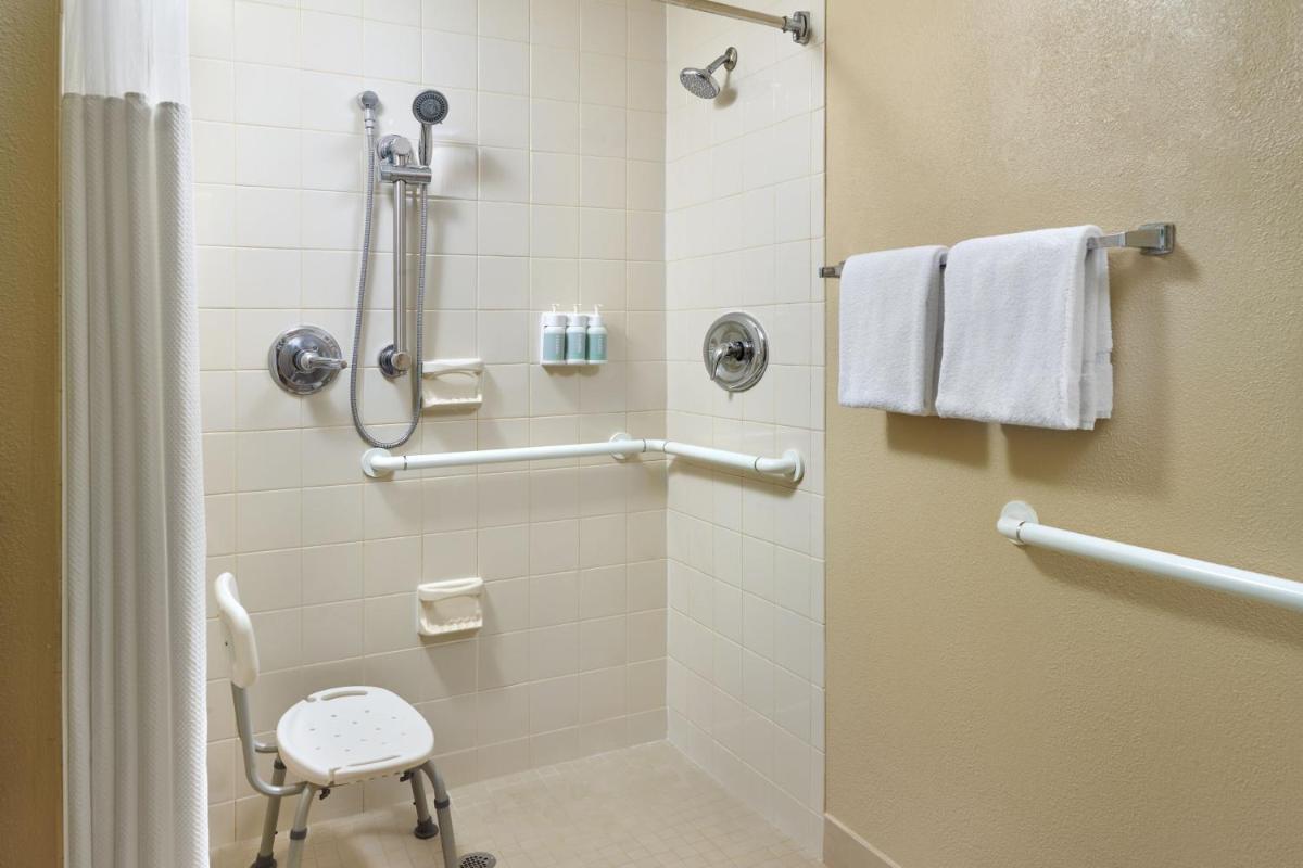 Courtyard by Marriott Orlando Airport - image 2