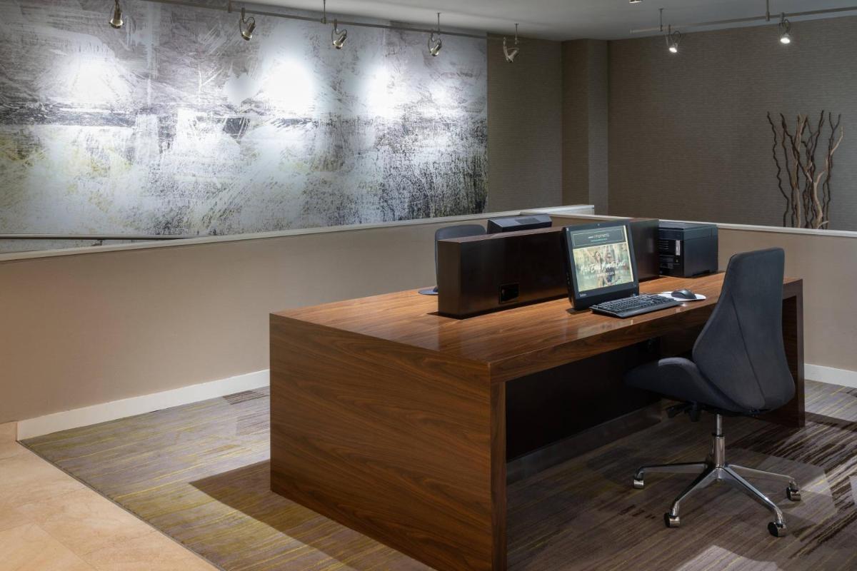 Courtyard by Marriott Orlando Airport - image 3