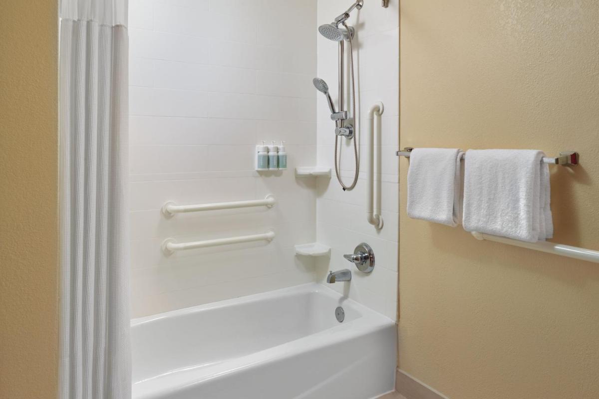 Courtyard by Marriott Orlando Airport - image 6