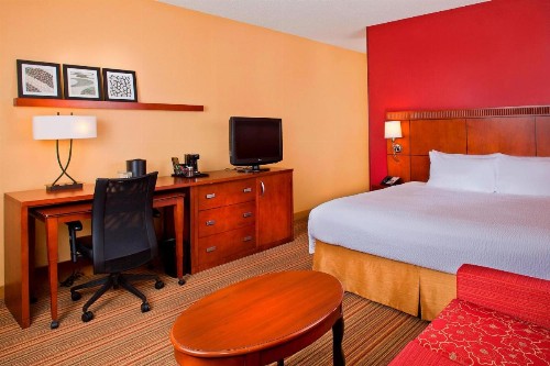 Courtyard by Marriott Orlando Airport - image 8