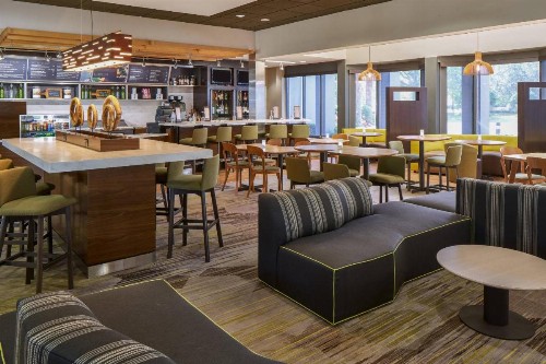 Courtyard by Marriott Orlando Airport - image 9