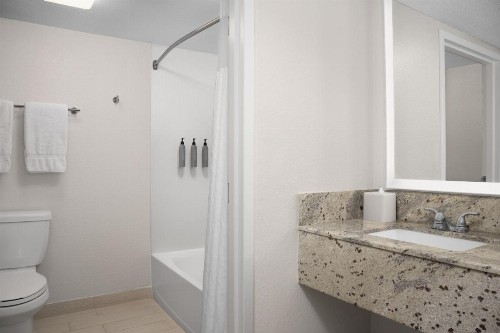 Courtyard by Marriott Orlando East/UCF Area - image 21