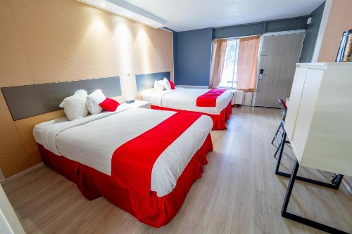Travelodge by Wyndham Orlando at Heart of International Drive - image 1
