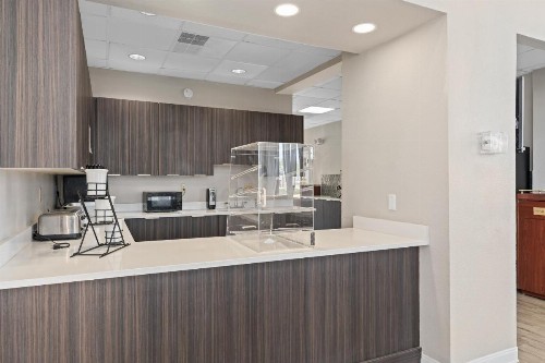 Best Western Orlando East Inn & Suites - image 30