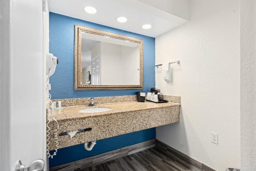 Best Western Orlando East Inn & Suites - image 43