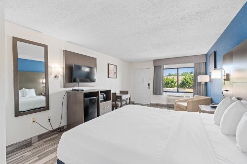 Best Western Orlando East Inn & Suites - image 44
