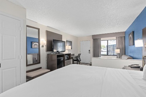 Best Western Orlando East Inn & Suites - image 49