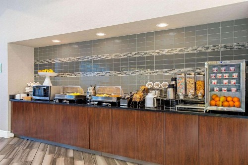 La Quinta by Wyndham Orlando Airport North - image 2