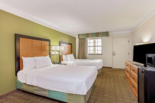 La Quinta Inn by Wyndham Orlando Airport West - image 11