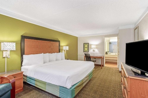 La Quinta Inn by Wyndham Orlando Airport West - image 14