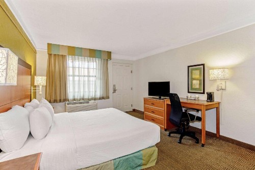 La Quinta Inn by Wyndham Orlando Airport West - image 17