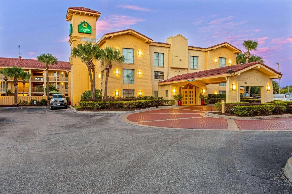 La Quinta Inn by Wyndham Orlando Airport West - image 2