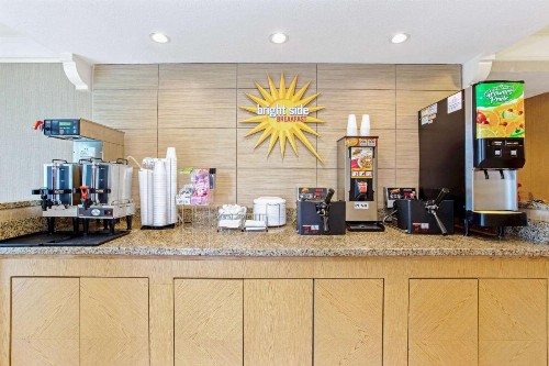 La Quinta Inn by Wyndham Orlando Airport West - image 20