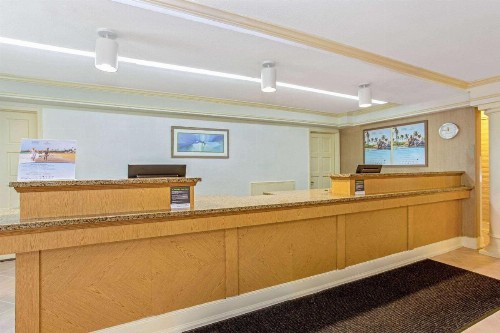 La Quinta Inn by Wyndham Orlando Airport West - image 3