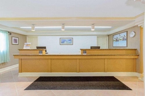 La Quinta Inn by Wyndham Orlando Airport West - image 4