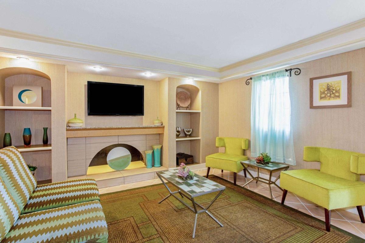 La Quinta Inn by Wyndham Orlando Airport West - image 5