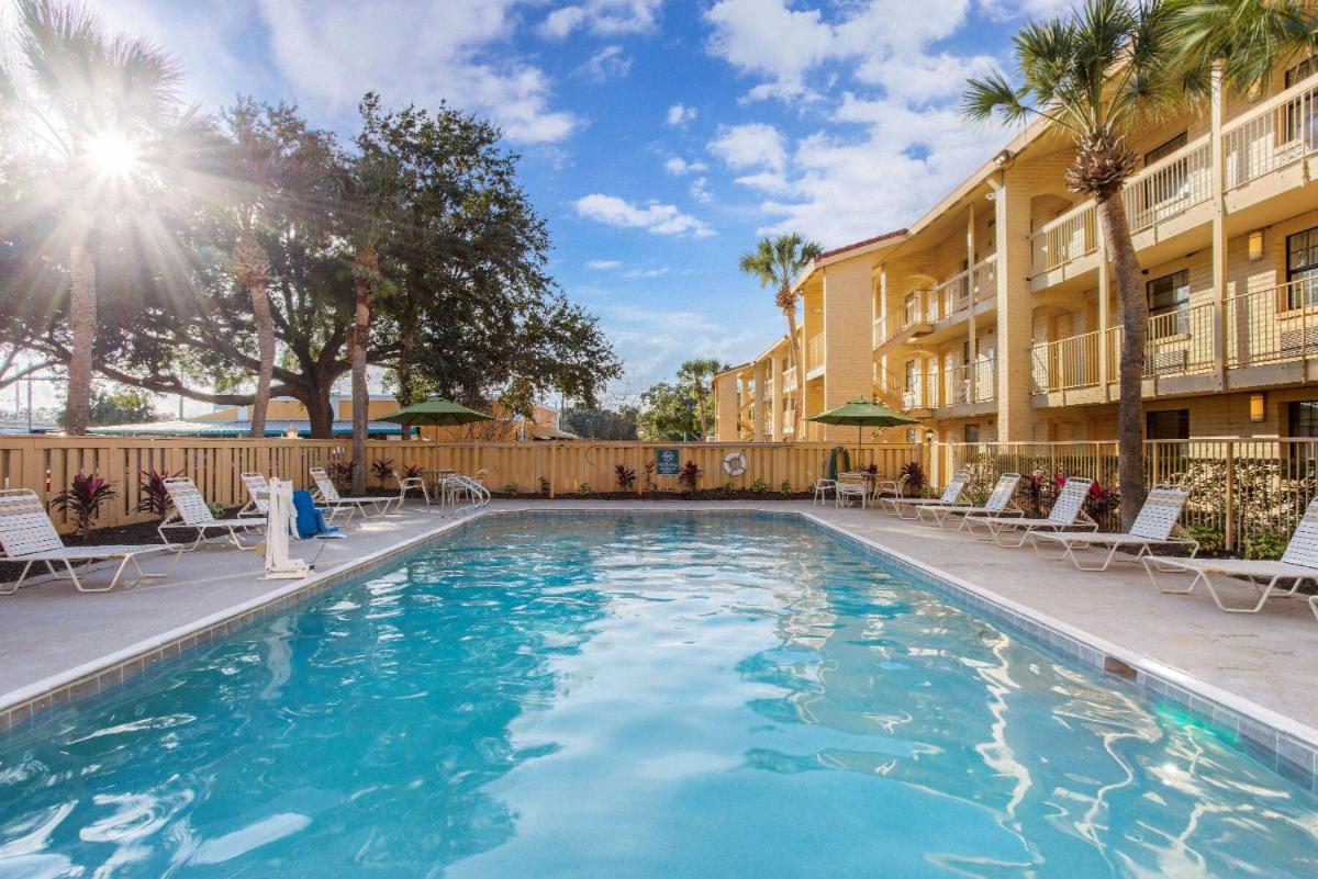 La Quinta Inn by Wyndham Orlando Airport West - image 6