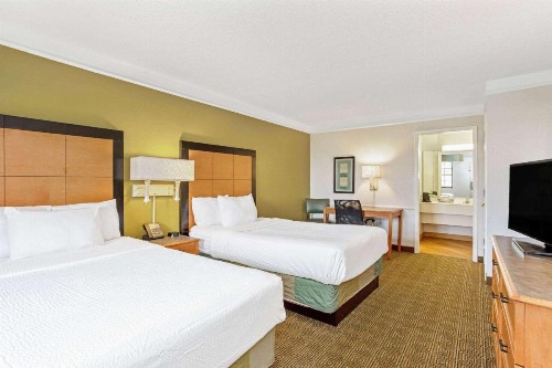 La Quinta Inn by Wyndham Orlando Airport West - image 9