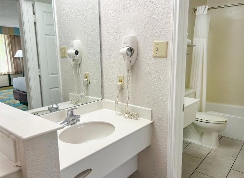Quality Inn At International Drive Orlando - image 22