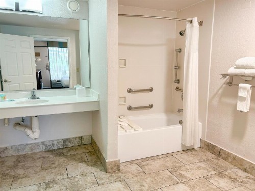 Quality Inn At International Drive Orlando - image 32