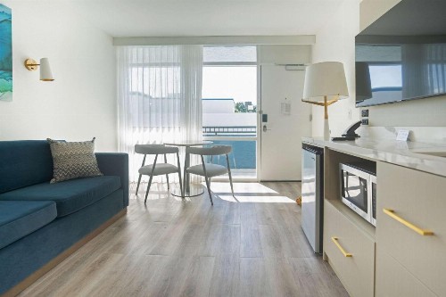 Quality Suites Orlando - image 16