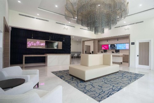 Quality Suites Orlando - image 2