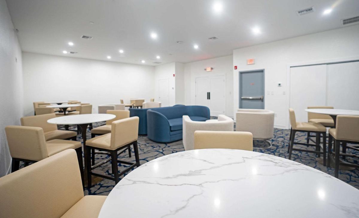 Quality Suites Orlando - image 7