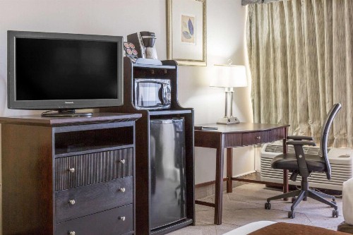 Clarion Hotel Orlando International Airport - image 12