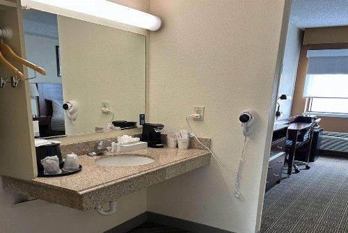 La Quinta by Wyndham Orlando South - image 16