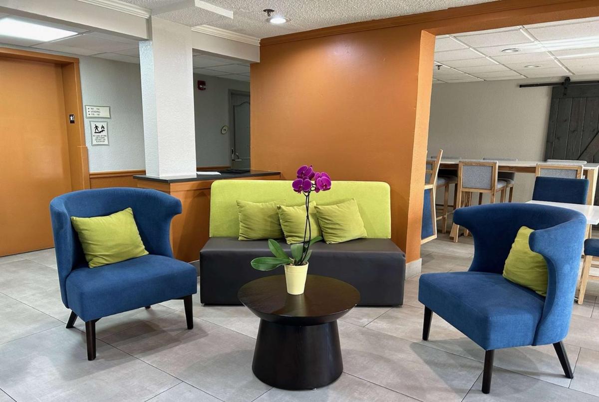 La Quinta by Wyndham Orlando South - image 4