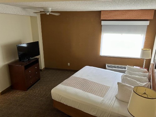 La Quinta by Wyndham Orlando South - image 40