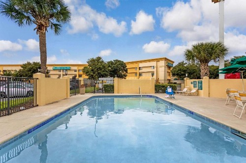 La Quinta by Wyndham Orlando South - image 7