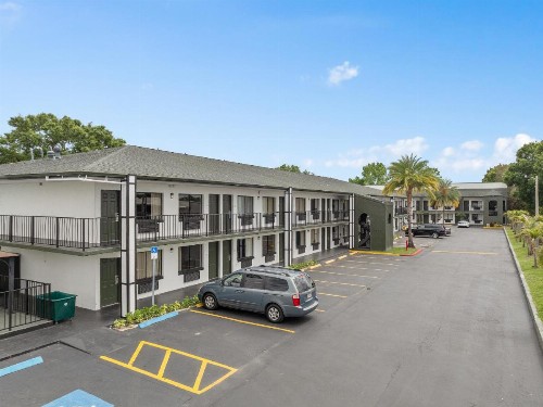 Quality Inn & Suites Downtown - image 10