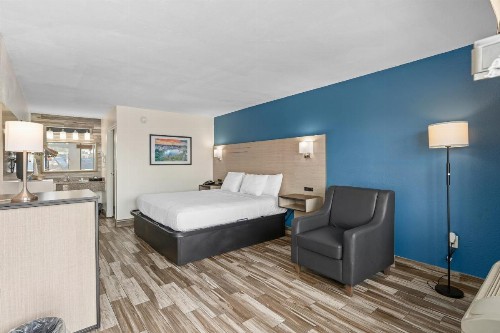 Quality Inn & Suites Downtown - image 13