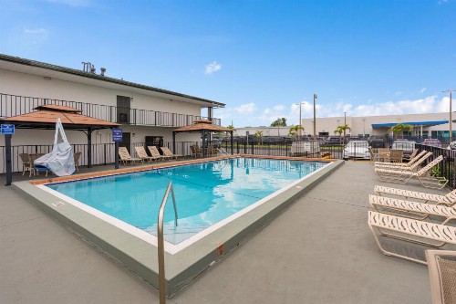 Quality Inn & Suites Downtown - image 15