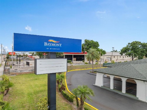Quality Inn & Suites Downtown - image 21