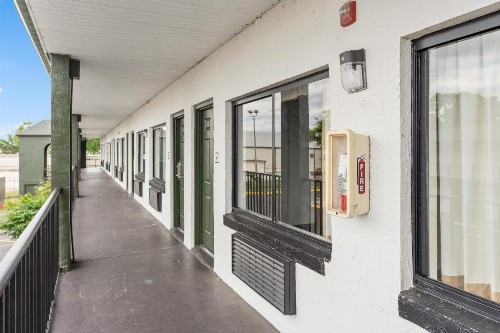 Quality Inn & Suites Downtown - image 25
